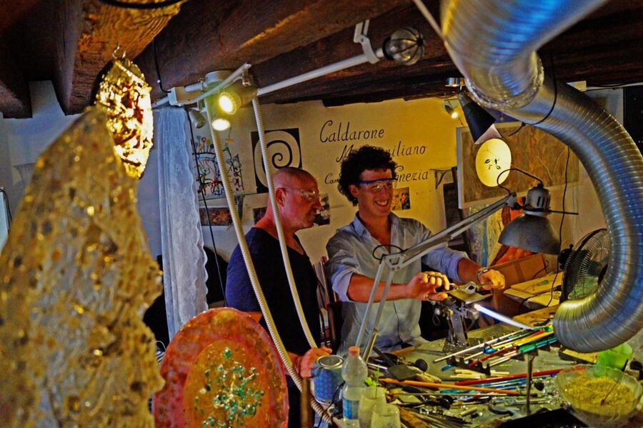 Create Your Glass Artwork: Private Lesson With Local Artisan - How the private format affects the experience
