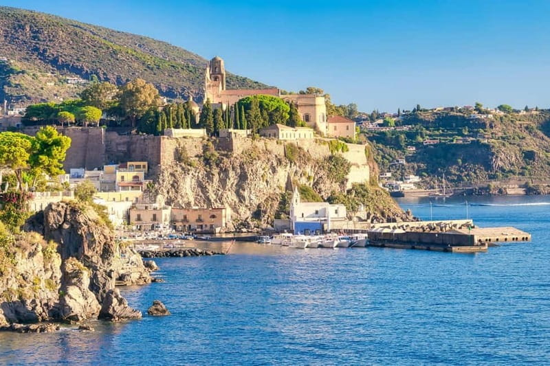 Da Tropea: Lipari Panarea Stromboli by night - Stromboli from 17:50 to about 20:00