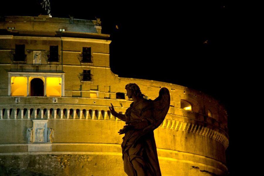 Dark Heart of Rome - Facts, Legend & Mystery Walking Tour - The guide makes or breaks the experience