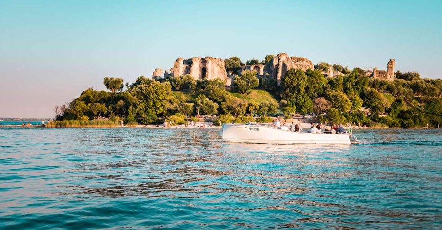 Desenzano del Garda: Sunset Boat Trip at Sunset with Drink - A relaxed cruise rather than a guided tour