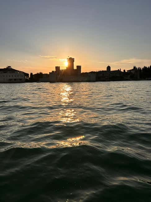 Desenzano del Garda: Sunset Boat Trip at Sunset with Drink - Seating, timing, and the busiest part of the experience