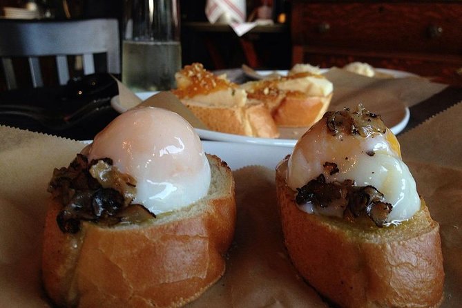 Eat Like a Local: Venice 3-Hour Small-Group Food Tasting Tour - Finishing with cookies and artisan gelato
