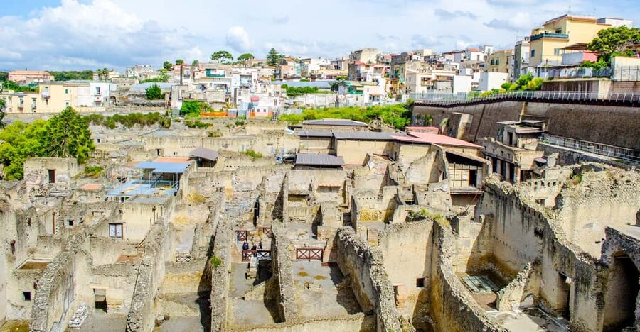 Ercolano: Herculaneum Entry Ticket with Optional Audio Guide - Why Herculaneum feels different from Pompeii