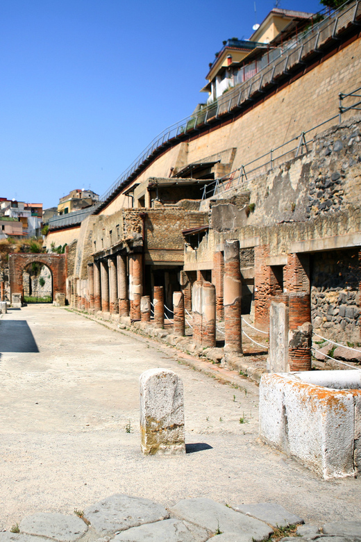 Ercolano: Herculaneum Entry Ticket with Optional Audio Guide - Walking down into the ancient town
