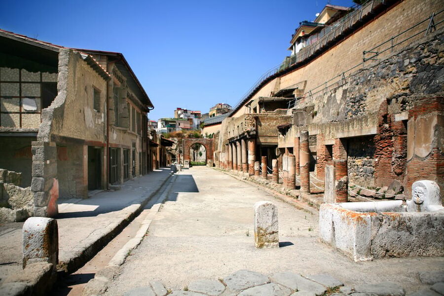 Ercolano: Herculaneum Entry Ticket with Optional Audio Guide - The waterfront and the 300 skeletons