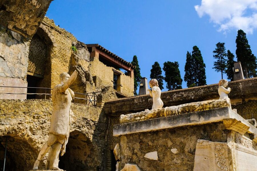 Ercolano: Herculaneum Skip-the-Line Ticket & Audio Guide - What makes the preserved buildings special