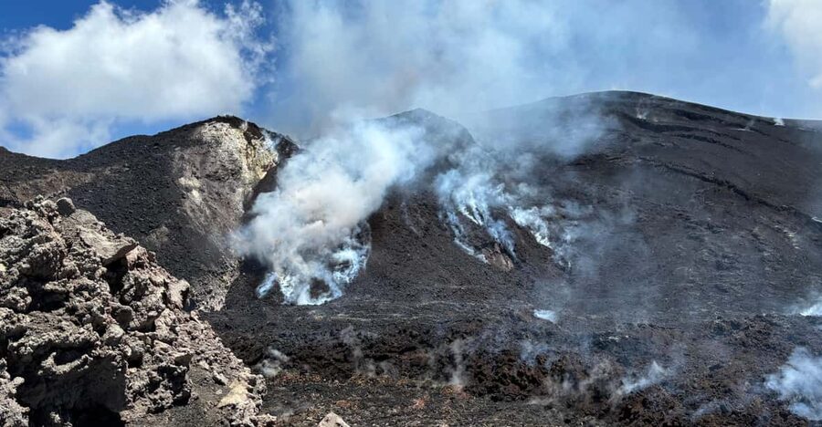 Etna excursion to 3000 mt. with cable-car and jeep 4x4 - The guides make the difference