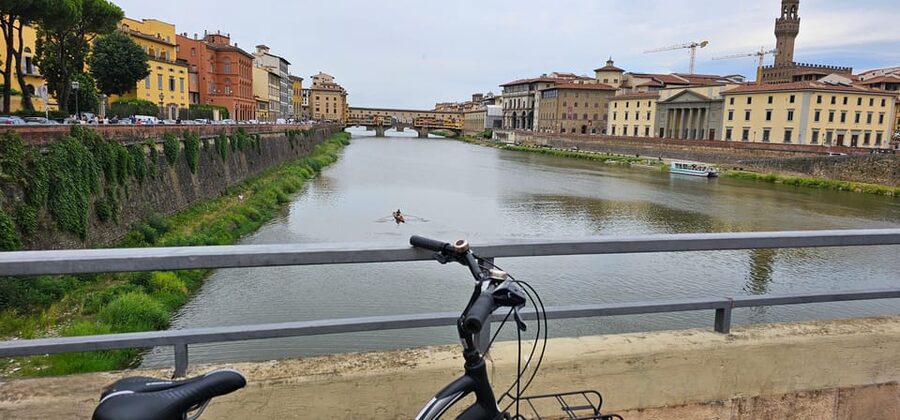 Florence: 2-Hour Guided Bike Tour - Palazzo Pitti and Ponte Vecchio