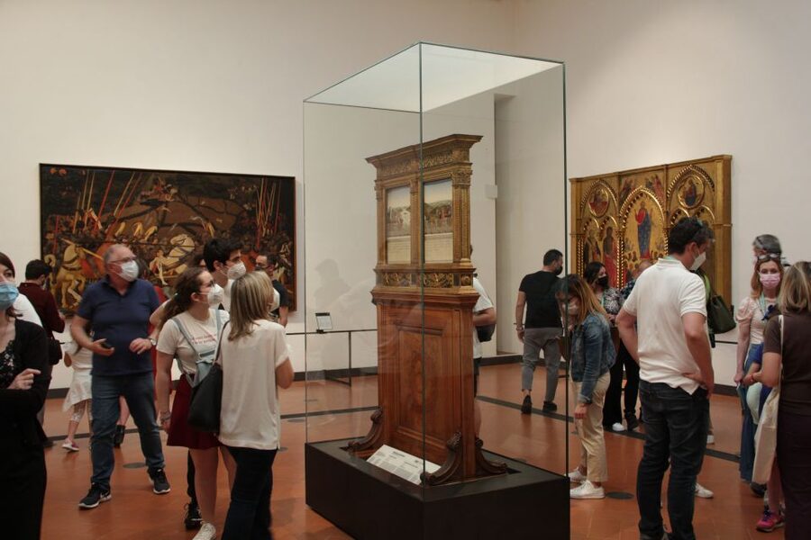 Florence: Accademia and Uffizi Combo Priority Entry Tickets - Collecting the tickets in Florence