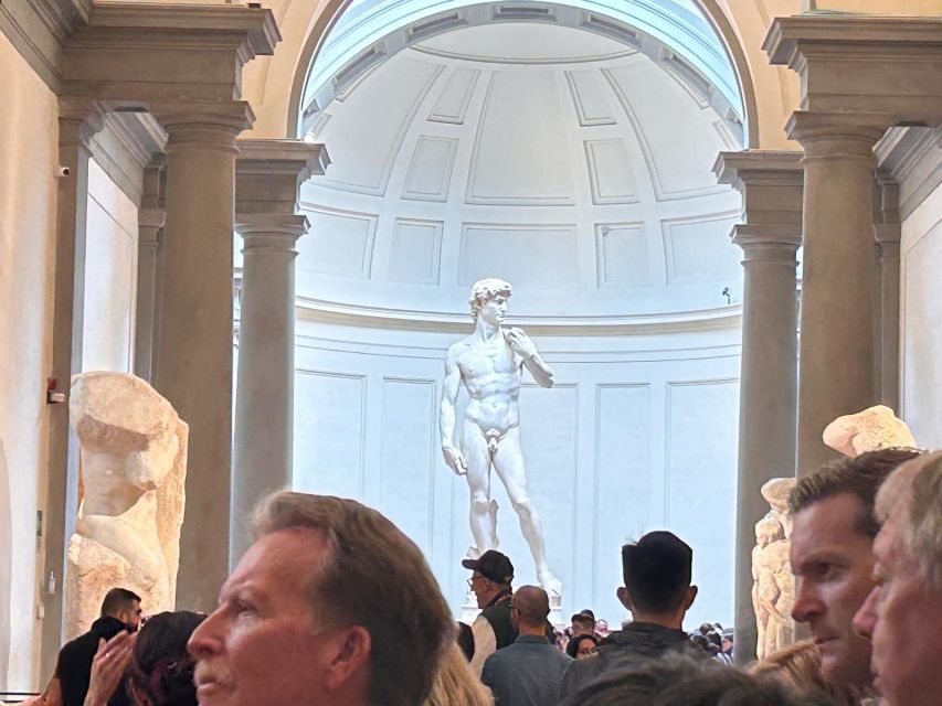 Florence: Accademia Gallery David Entry & Audio Guide App - Finding the host at Via Ricasoli 115