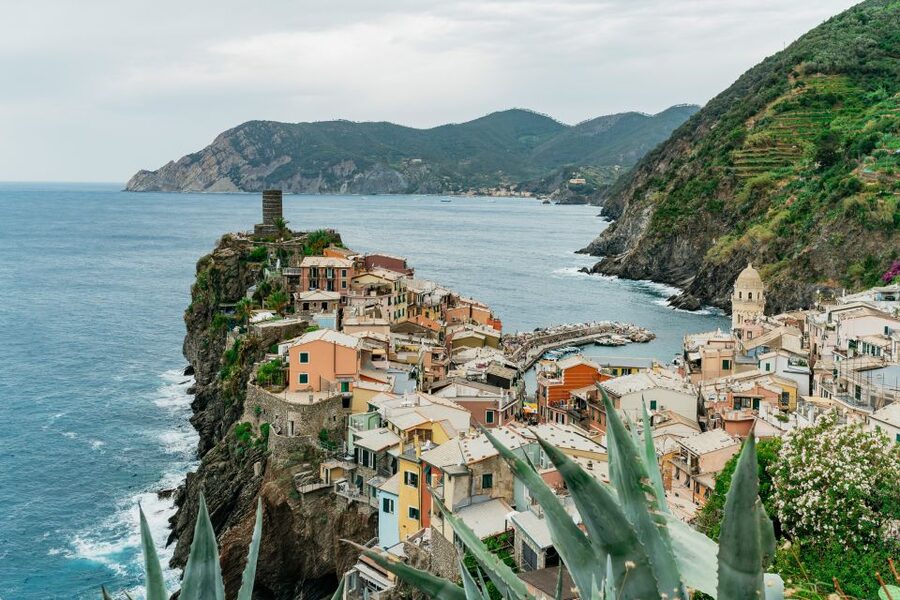 Florence: Cinque Terre Day Trip with Optional Hike - Corniglia means stairs and a hilltop view