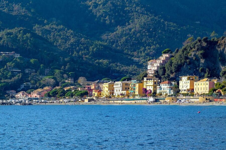 Florence: Cinque Terre Day Trip with Optional Street Food - The street food option: useful, but oversold