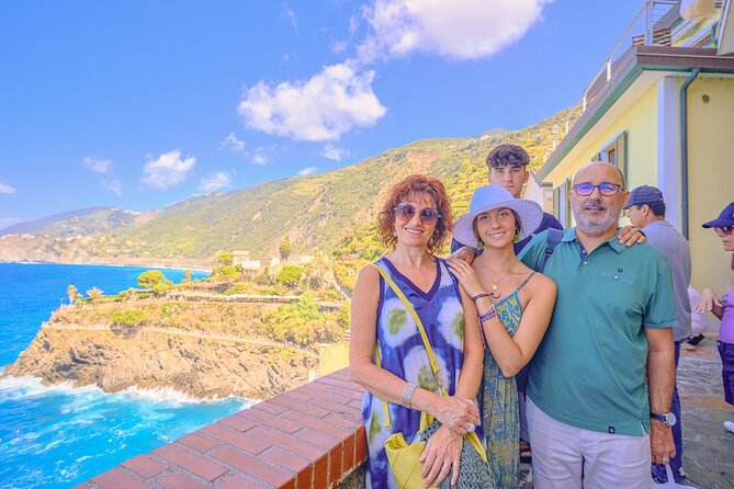 Florence: Cinque Terre Park Day Trip with Optional Street Food - Group size, guide quality, and the self-guided feel