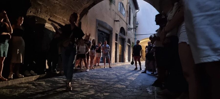 Florence: Dark Mysteries and Legends Guided Walking Tour - Old streets, local mysteries, and Dante