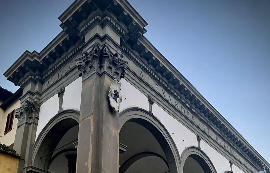 Florence: Dark Mysteries and Legends Guided Walking Tour - Evening atmosphere, walking pace, and comfort