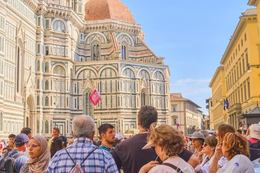 Florence: Duomo Cathedral Skip-the-Line Guided Tour - The first look inside the three-nave church