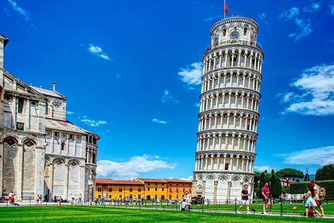 Florence: Duomo Complex with Tickets & City Walk Guided Tour - Walking from Medici power to the Arno
