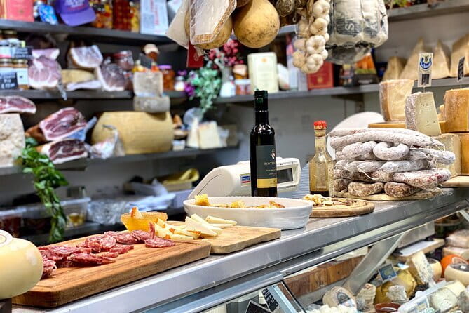 Florence Evening Food Tour with Florentine Steak & Tuscan Wine - Ponte Vecchio as the evening walk