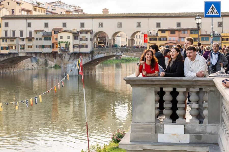 Florence: Food Walking Tour with Local Steak and Tuscan Wine - Ponte Vecchio and the walk into Oltrarno