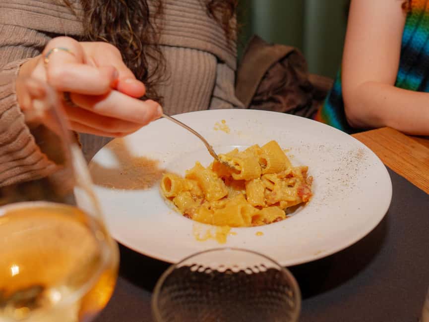 Florence: Guided Food Walking Tour with Tuscan Classics - Small groups and the social side