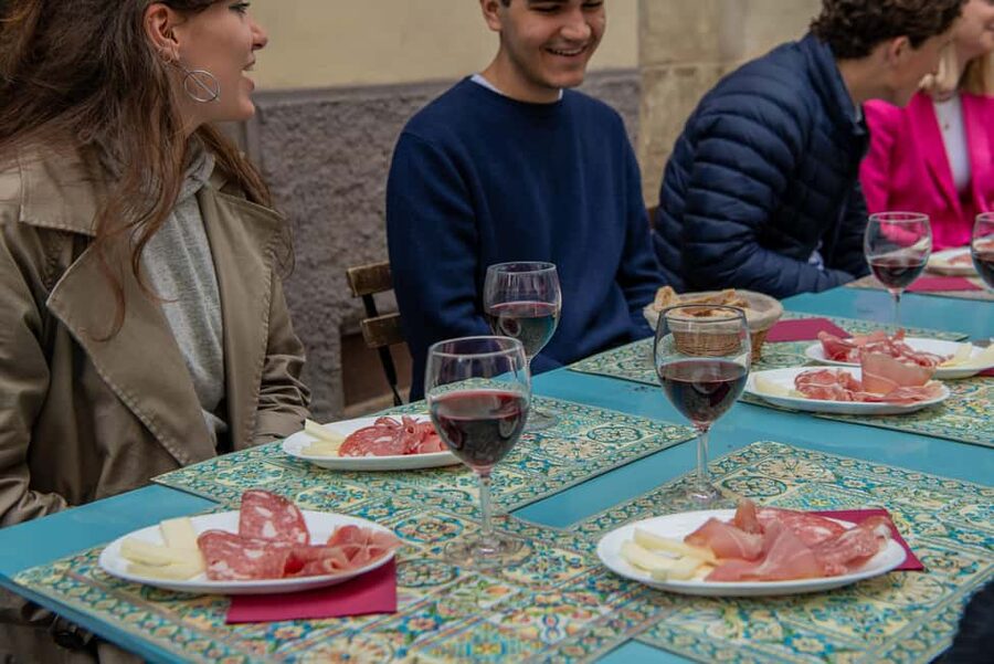 Florence: Guided Food Walking Tour with Tuscan Classics - Meeting at Schiaccia Passera
