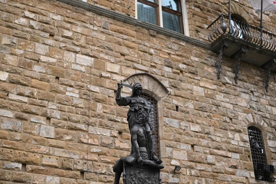 Florence: Guided Tour of Medici Family Secrets and Chapels - Piazza della Signoria and Palazzo Vecchio
