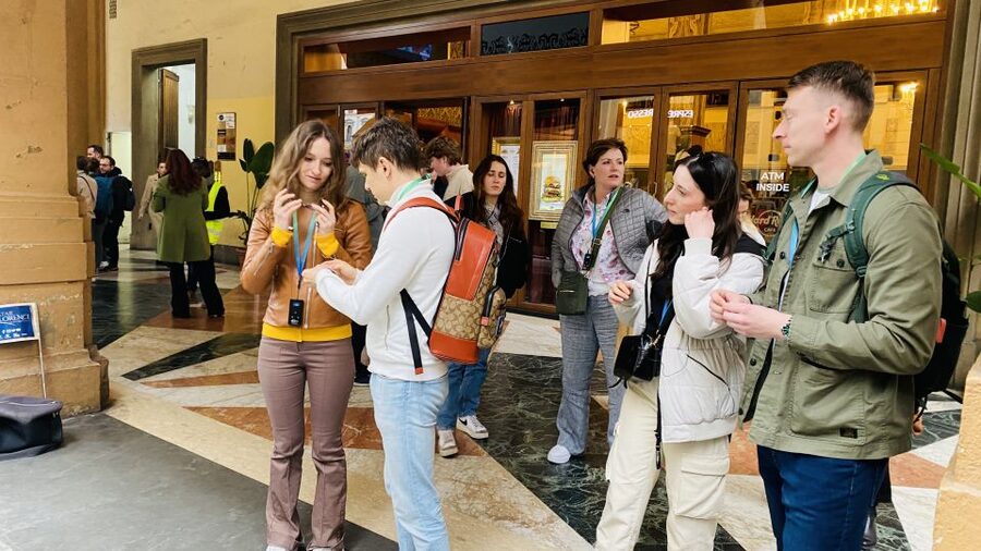 Florence: Guided Walking Tour - Piazza della Repubblica and the changing city