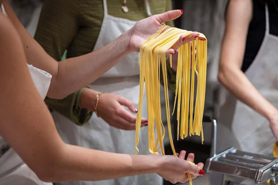 Florence: Handmade Pasta & Dessert Class with Unlimited Wine - The optional afternoon street-food extension