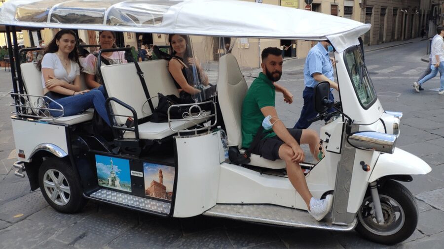 Florence: Old Town Golf Cart Excursion - Why a golf cart works well in central Florence