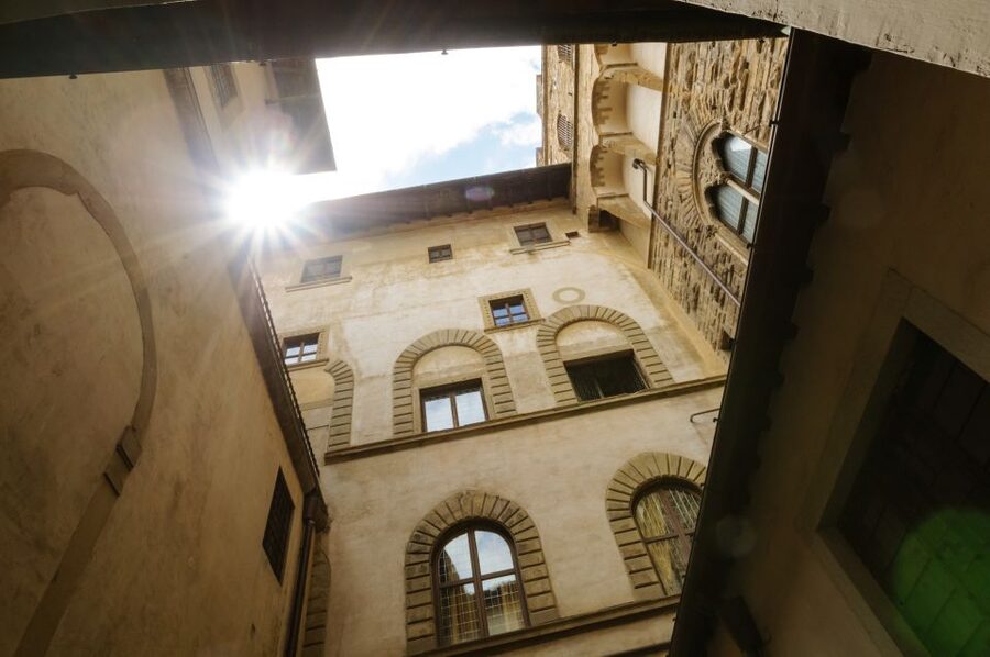 Florence: Palazzo Vecchio Entrance Ticket & Audioguide - Choosing between the audio guide and tablet