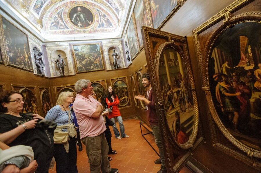 Florence: Palazzo Vecchio Entrance Ticket & Audioguide - The courtyard and the first look inside
