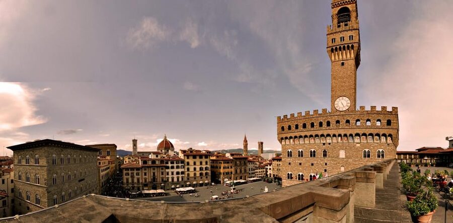 Florence: Palazzo Vecchio Skip-the-Line Entry Ticket - Finding the host beside David and Neptune