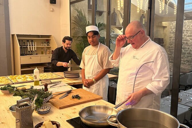 Florence: Pasta Cooking Class with Unlimited Wine - The social side of a class capped at 15