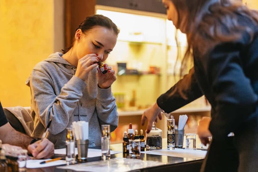 Florence: Perfume Masterclass and Sensory Experience - Arriving at Antica Spezieria San Simone