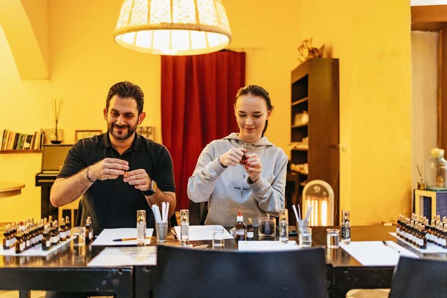 Florence: Perfume Masterclass and Sensory Experience - Smelling your way through the scent choices