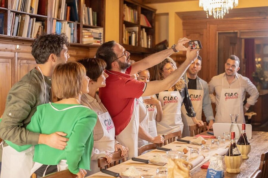Florence: Pizza and Gelato Experience with Unlimited Wine - Key points to know before booking