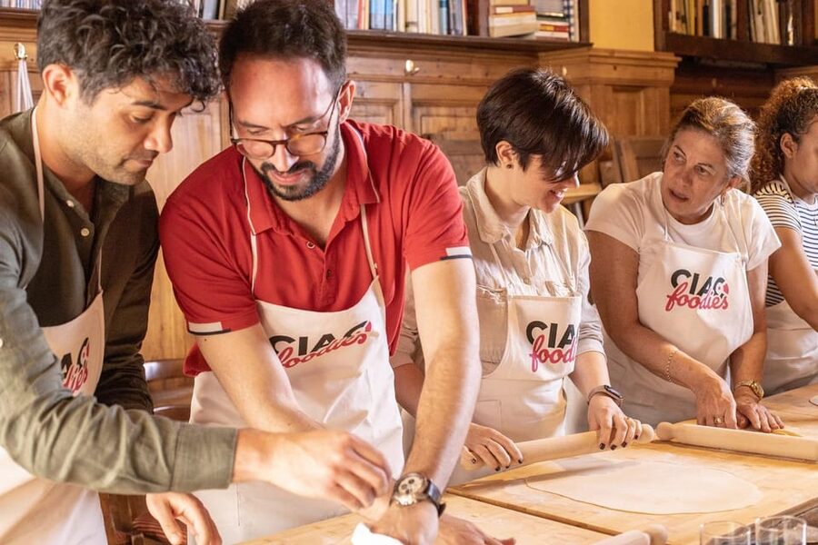 Florence: Pizza and Gelato Experience with Unlimited Wine - Starting in Florence at La Cucineria