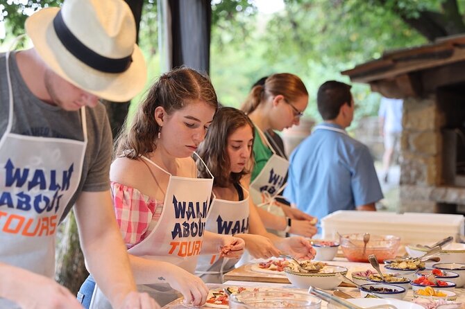 Florence Pizza or Pasta Class with Gelato Making at a Tuscan Farm - Choosing between pizza and three kinds of pasta