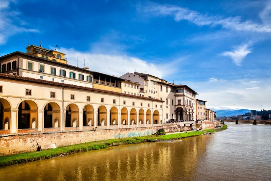 Florence: Private Uffizi Gallery Discovery Tour with Ticket - Meeting the guide beside the Benvenuto Cellini statue