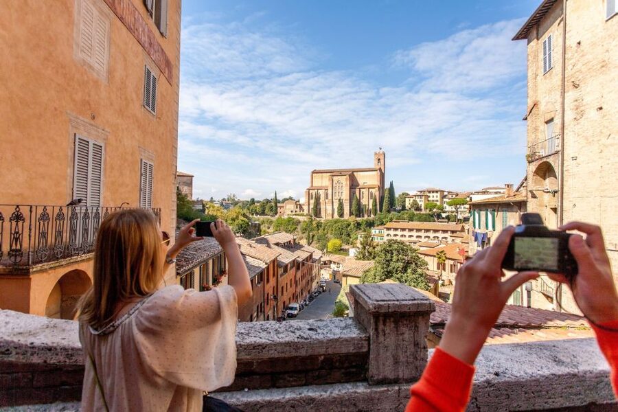 Florence: Siena, San Gimignano & Monteriggioni with Tasting - Siena’s Piazza del Campo and the Palio