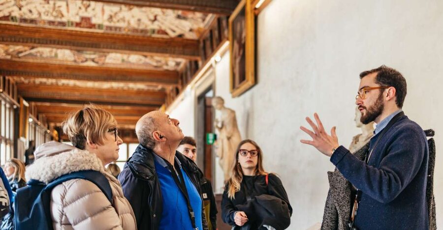 Florence: Skip-the-Line Uffizi Small Group Tour - Languages and who will get the most from it