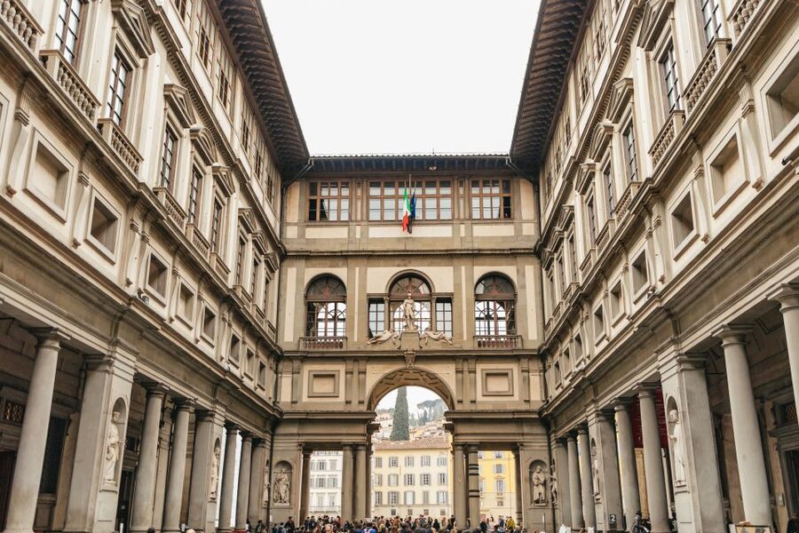 Florence: Skip-the-Line Uffizi Small Group Tour - Priority entry and the limits of skip-the-line access