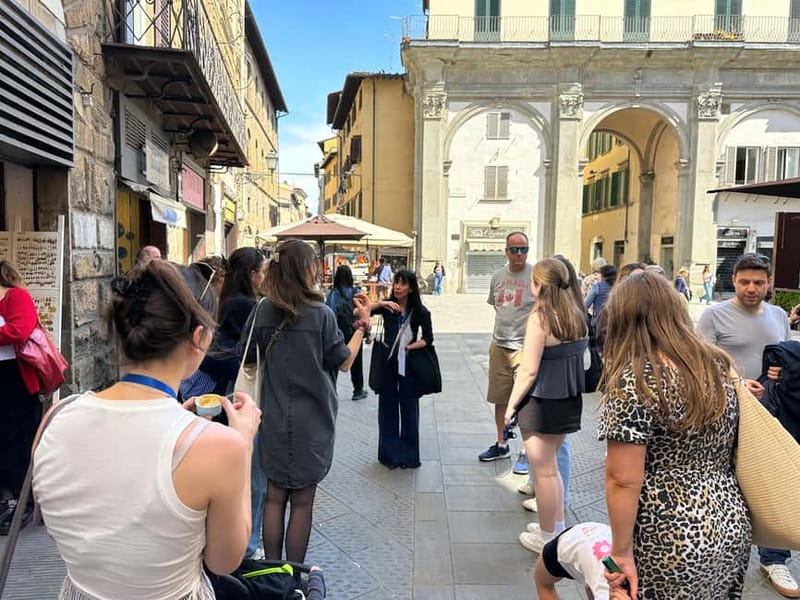 Florence: Street Food Tour with Wine & Local Guide - Florence’s major sights between the bites