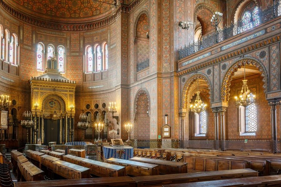 Florence: Synagogue and Jewish Museum Entry Ticket - Arriving at the Mattonaia neighborhood