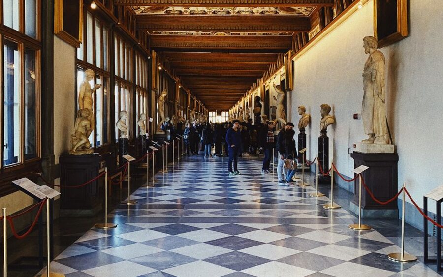 Florence: Uffizi Entry Ticket & Audio Guided Tour with Host - The statues and the museum setting
