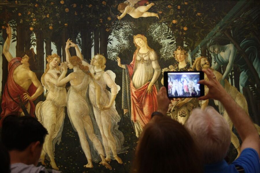 Florence: Uffizi Entry Ticket & Audio Guided Tour with Host - How the two-hour format feels