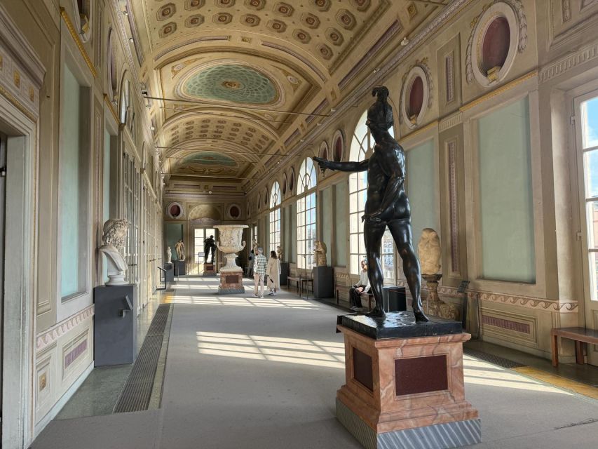 Florence: Uffizi Gallery Reserved-Entry VIP Tour - Why the headsets matter in a crowded museum