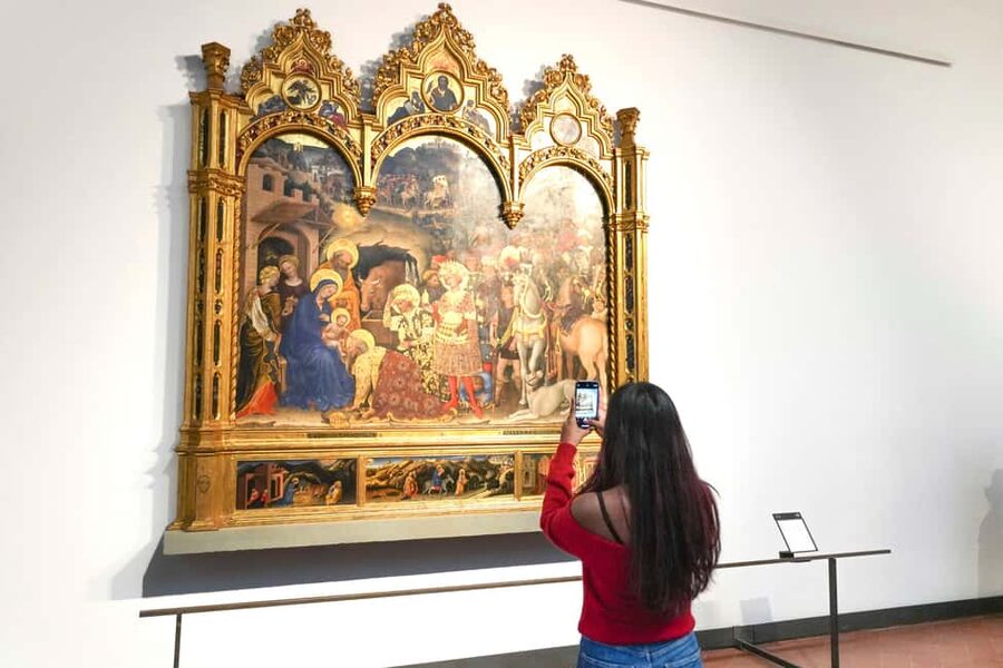 Florence: Uffizi Gallery Reserved-Entry VIP Tour - The Uffizi building sets the stage