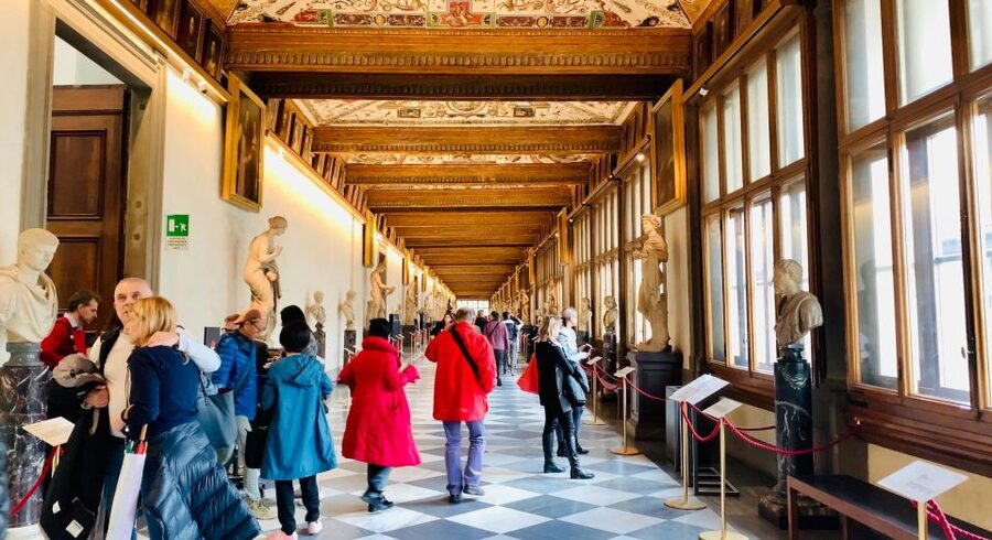 Florence: Uffizi Gallery Small-Group Guided Tour with Ticket - Leonardo’s Annunciation and the value of small details