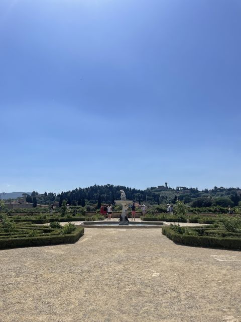 Florence: Uffizi, Pitti Palace & Boboli Combined 5-Day Pass - Collecting the ticket outside the Uffizi